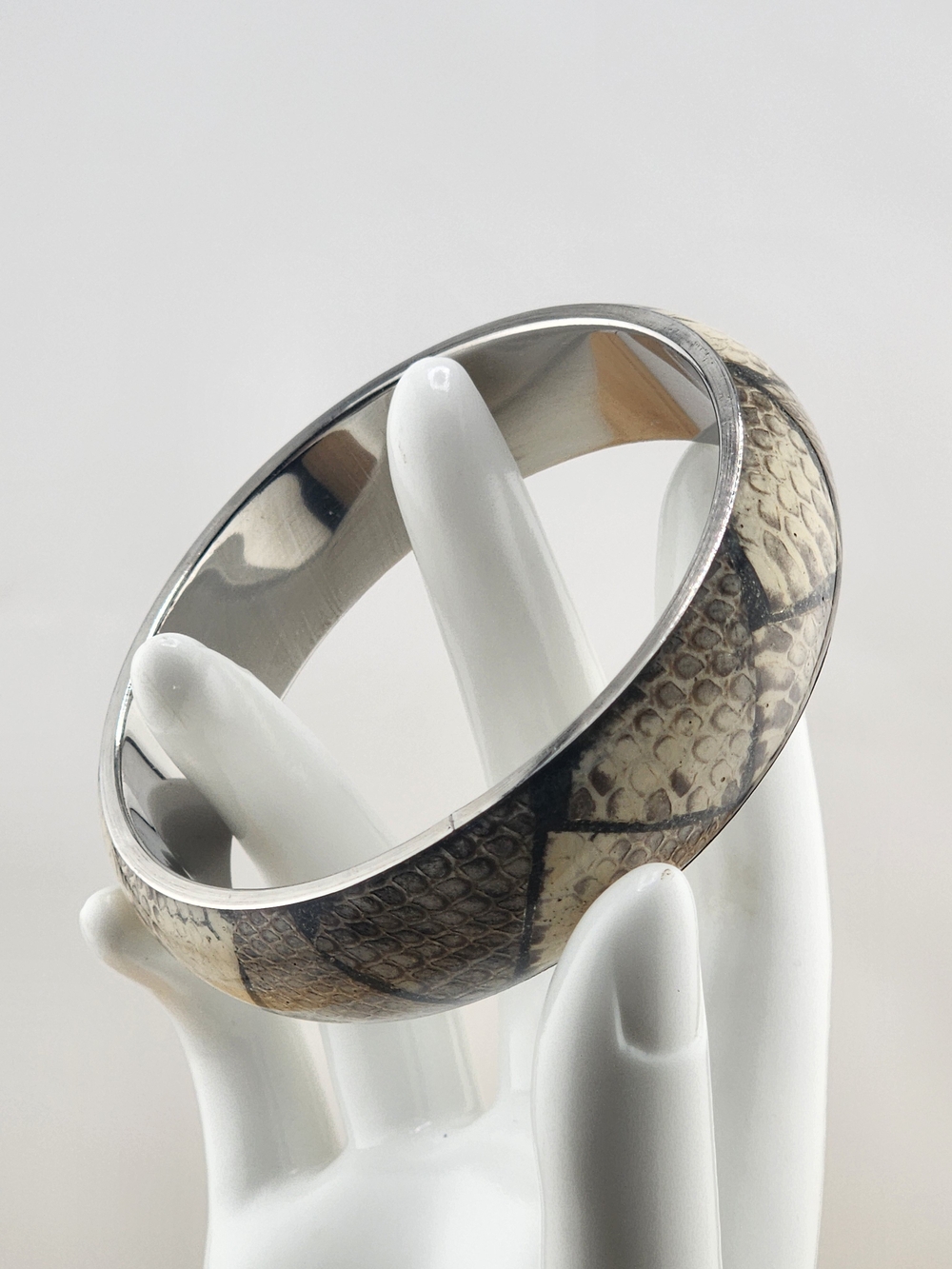 8in Beige Metal/Acrylic Snake-Print Reptile Bangle Bracelet 0619
